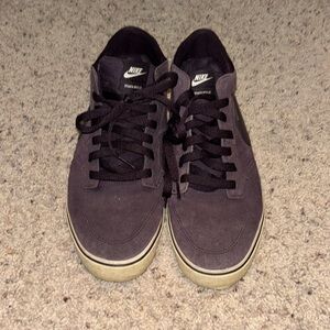 Purple Nike braata shoes